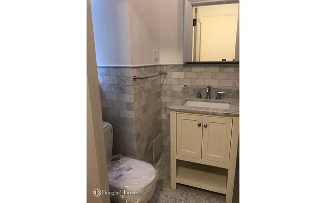 Rented by Douglas Elliman | media 7