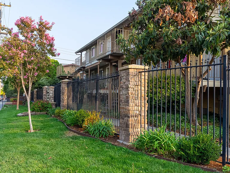Alderwood Park Apartments — Photo 7