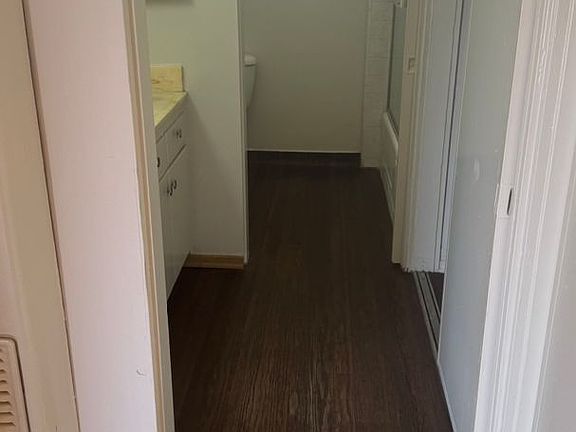 4th image of 1410 S Barrington Ave #6