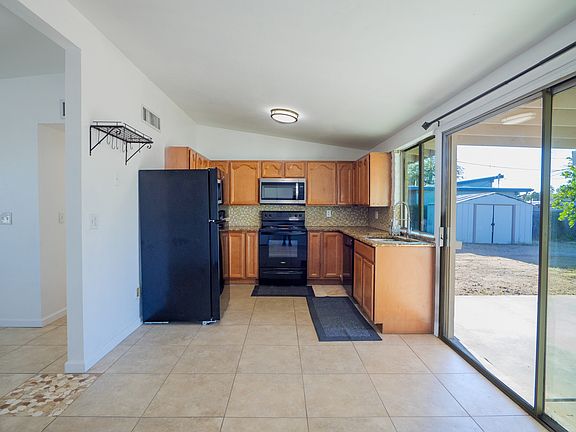 5th image of 8451 E Louise Dr