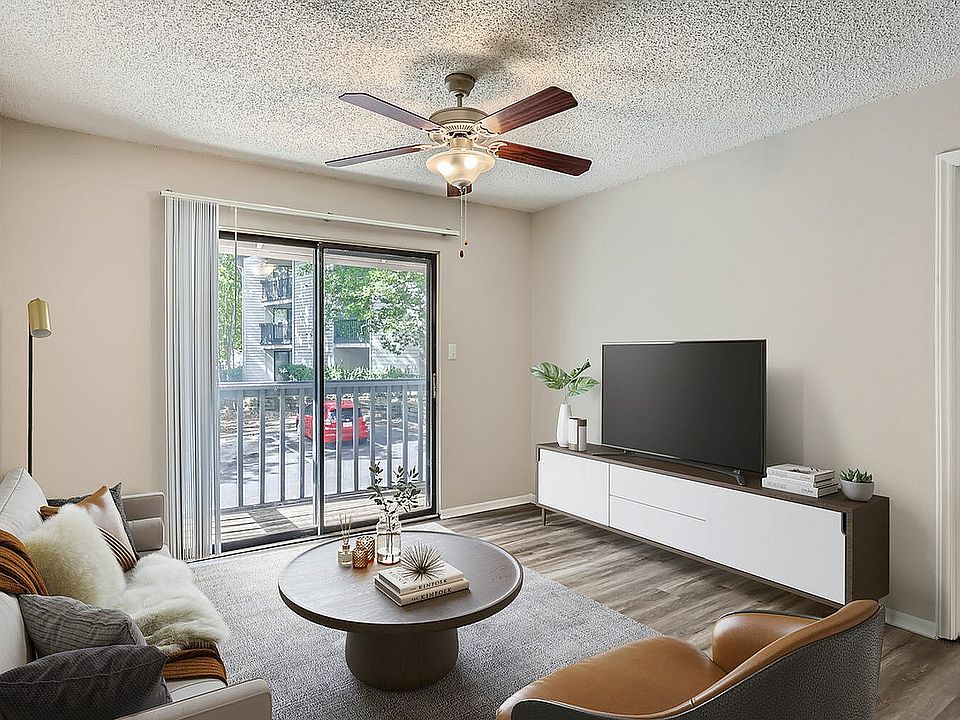 7200 Wallace Rd 517 - Web Quality - 014 - 04 Living Room - Virtuance Info 1