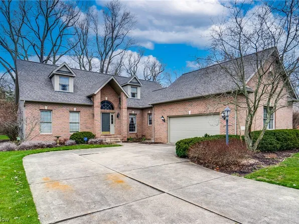 659 Magnolia Cir SE, North Canton, OH 44709
