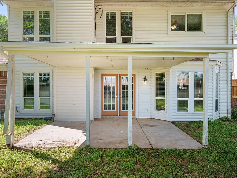 8030 Pine Falls Dr — Photo 15
