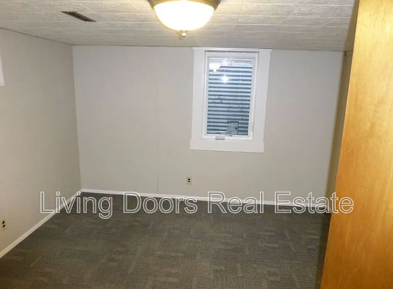 3910 N 12th St — Photo 13