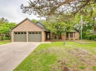 203 Edgehill Rd, Joshua, TX 76058