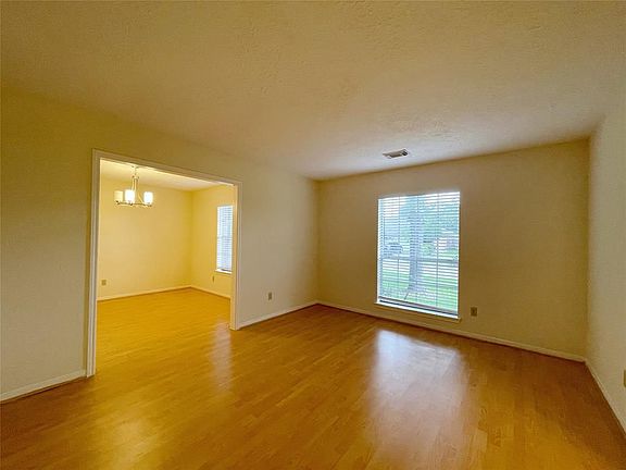 5th image of 2610 Manorwood St