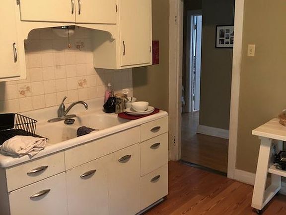 5th image of 165 E Capitol Dr