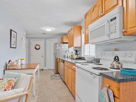 3rd image of 29 Kingsbury Ave