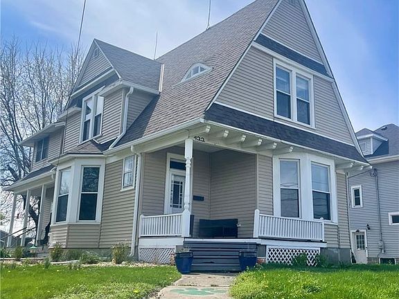 2nd image of 422 E 1st St