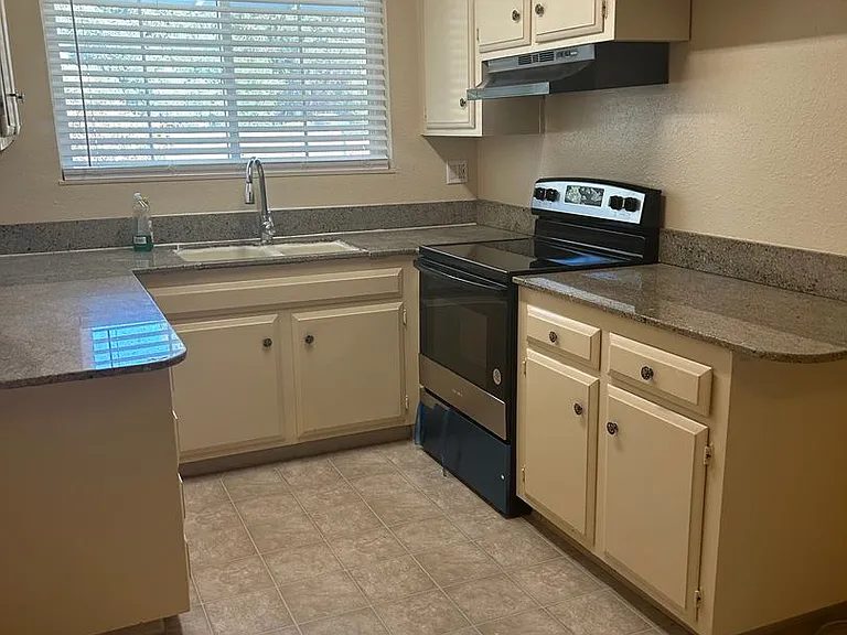 341 E Alaska Ave — Photo 15