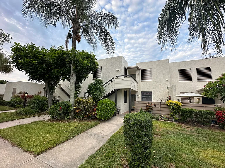 283 Sherwood Dr — Photo 1