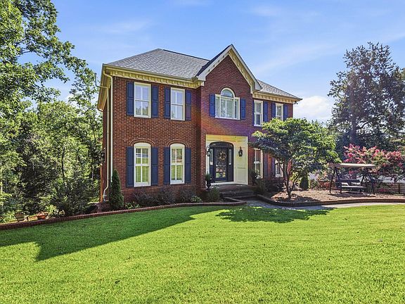 2nd image of 104 Moss Creek Ct