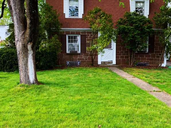 16 Thomson Rd, West Hartford, CT 06107