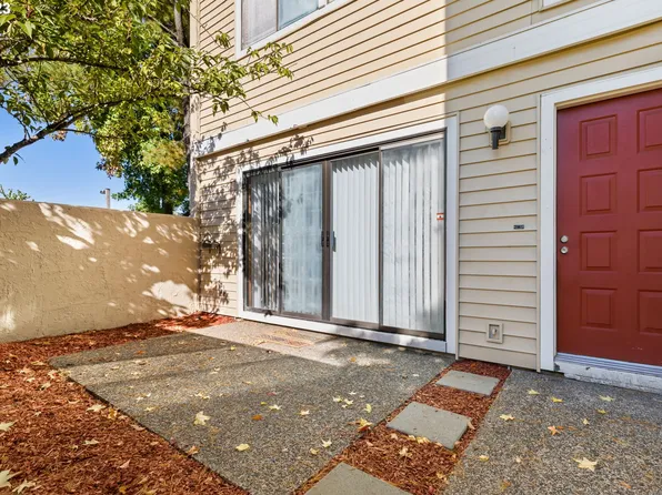 28593 SW Ash Meadows Blvd APT 19, Wilsonville, OR 97070