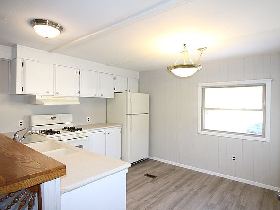 4th image of 32 Mockingbird Dr