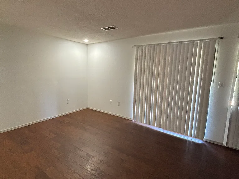 807 Country Club Dr SE #1E — Photo 7