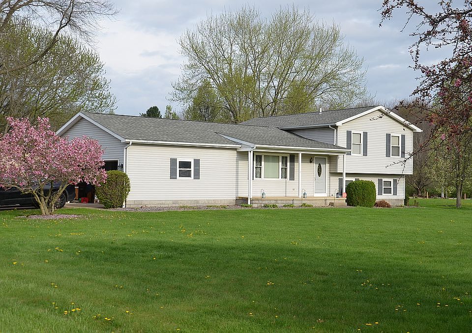 1st image of 4089 W Lake