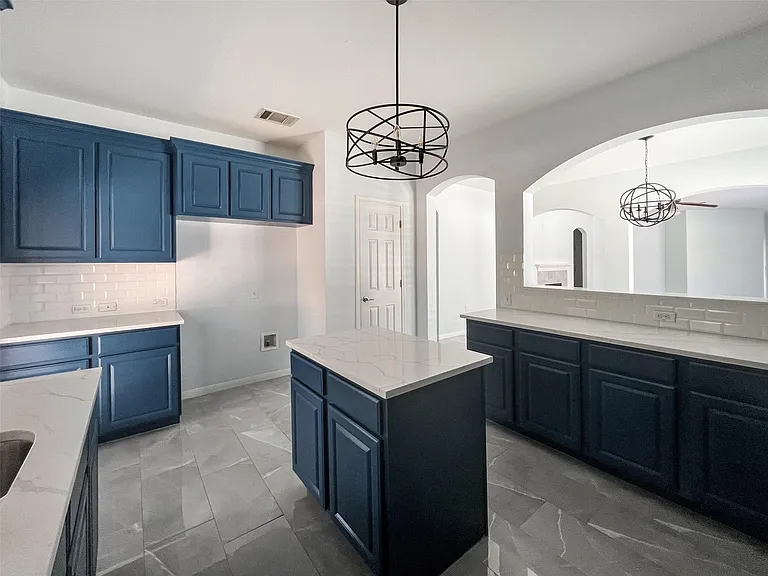 3917 Bronco Bend Loop — Photo 10