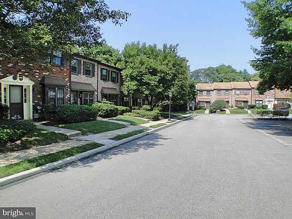 3rd image of 320 Glen Way