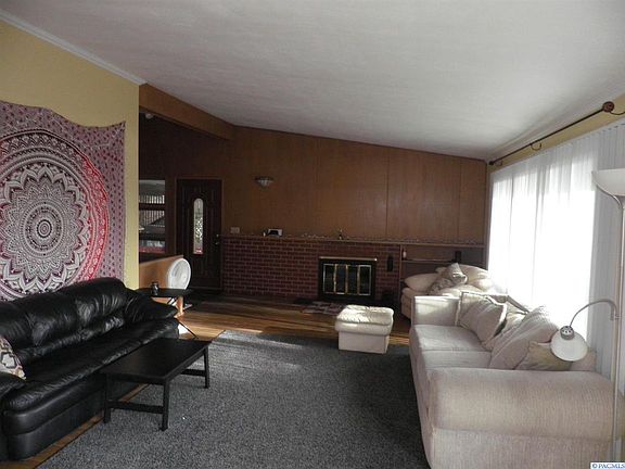 3rd image of 1745 NE Lower Dr