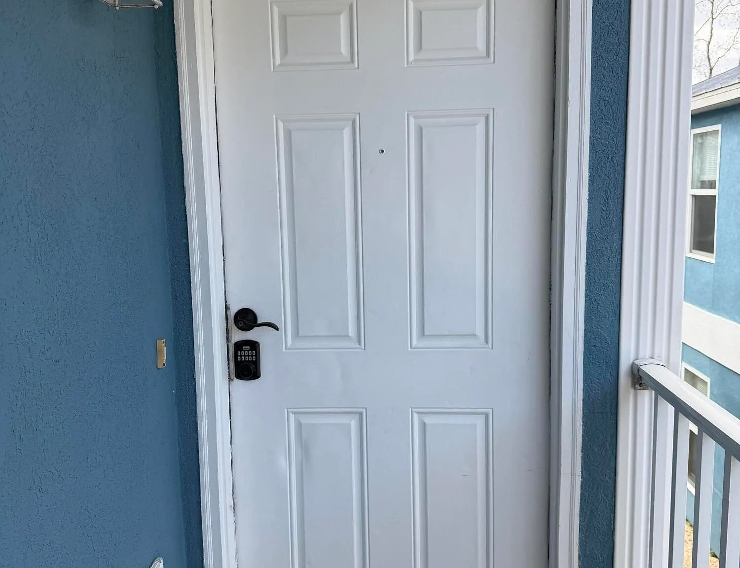 3 bed, 1200 sqft, $1,550 — Photo 2