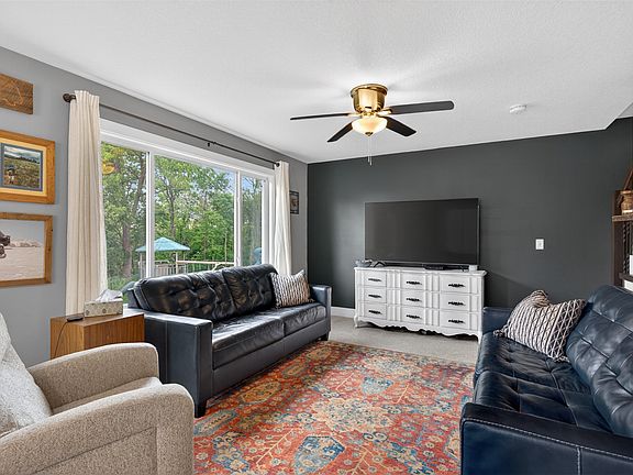 4th image of 161 Aspen Dr