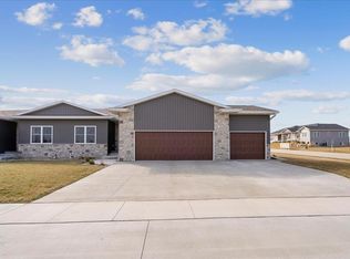 1526 Faithway Dr, Cedar Falls, IA 50613