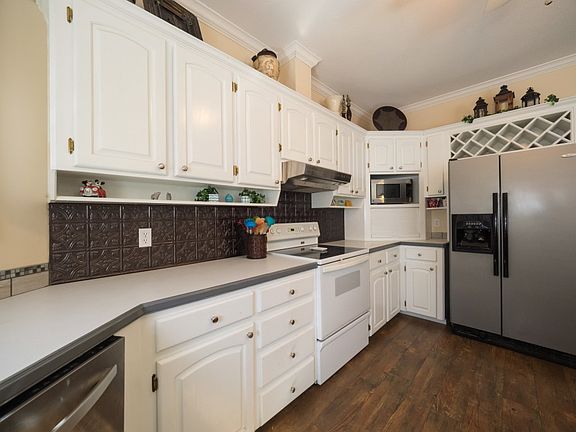 3rd image of 7213 Windmill Ln