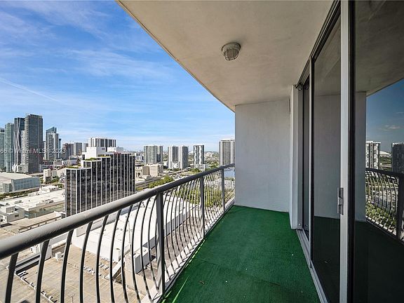 3rd image of 1750 N Bayshore Dr APT 3208