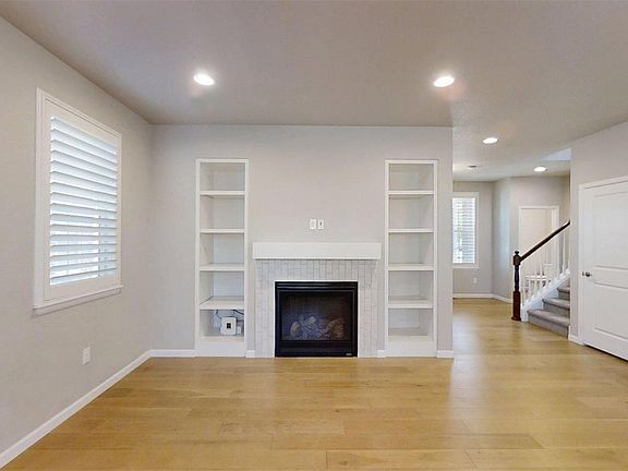 3rd image of 521 E Hinsdale Avenue