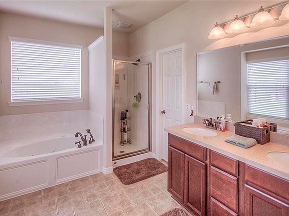 3rd image of 6152 Newcastle Ln