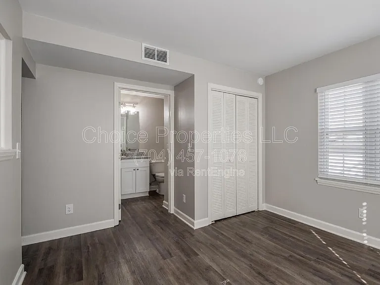 406 W 9th St #203 — Photo 10