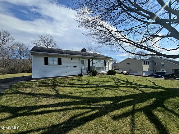 2nd image of 821 E Caroline Ave