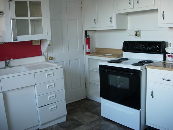 504 Heine St. Kitchen