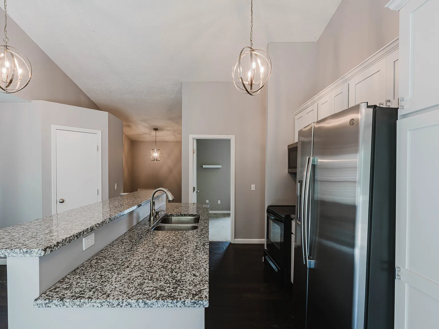 2 bed, 1.5 bath, 1491 sqft, $1,950 — Photo 4