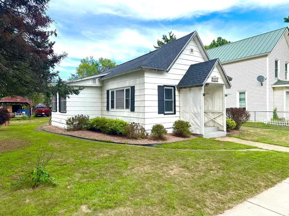 1021 E La Salle Avenue, Barron, WI 54812