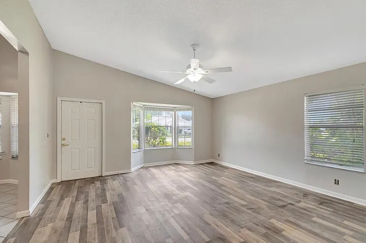4 bed, 1190 sqft, $3,950 — Photo 4