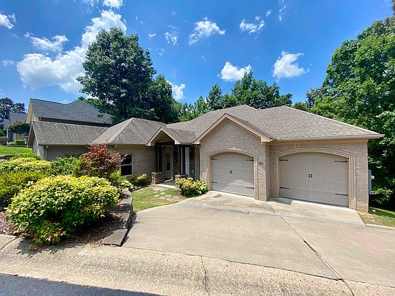 2nd image of 2611 Twin Oaks Ct