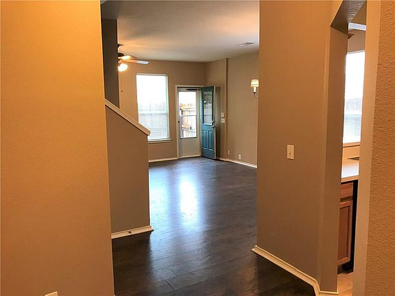 5th image of 4132 Macy Ln