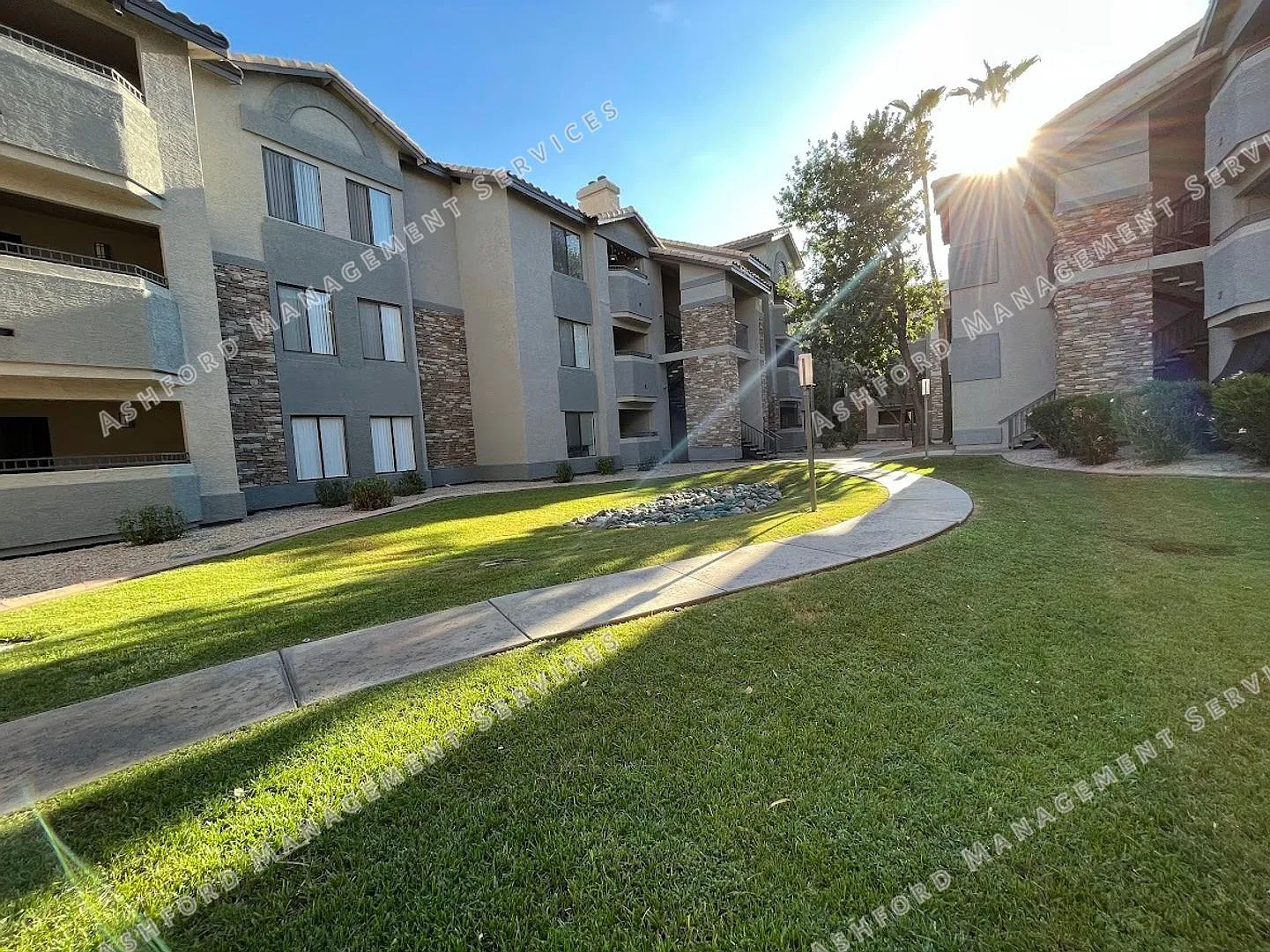 Biltmore Area 2 Bedroom Condo In Gated Community — Photo 3