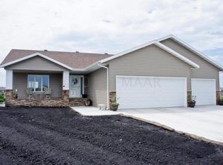 6043 Autumn Dr S, Fargo, ND 58104