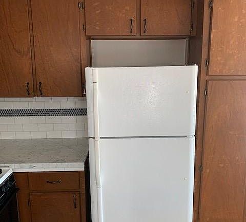 4th image of 2665 Newton Ave