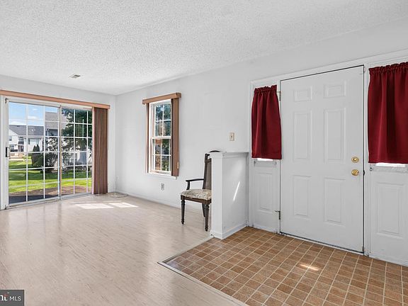 4th image of 155 Dawn Dr