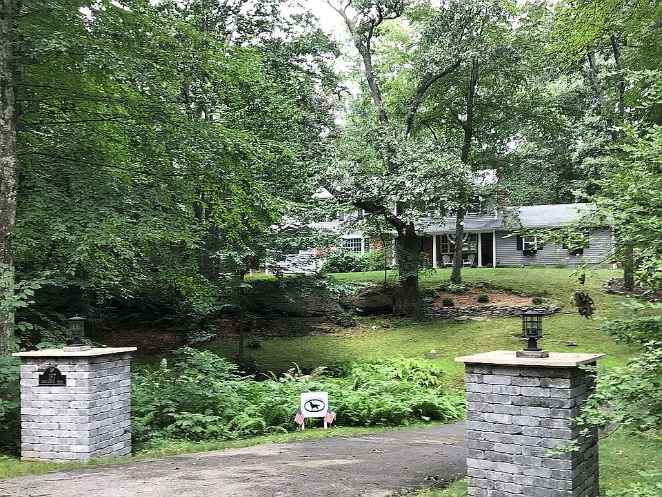 2nd image of 187 Knollridge Dr