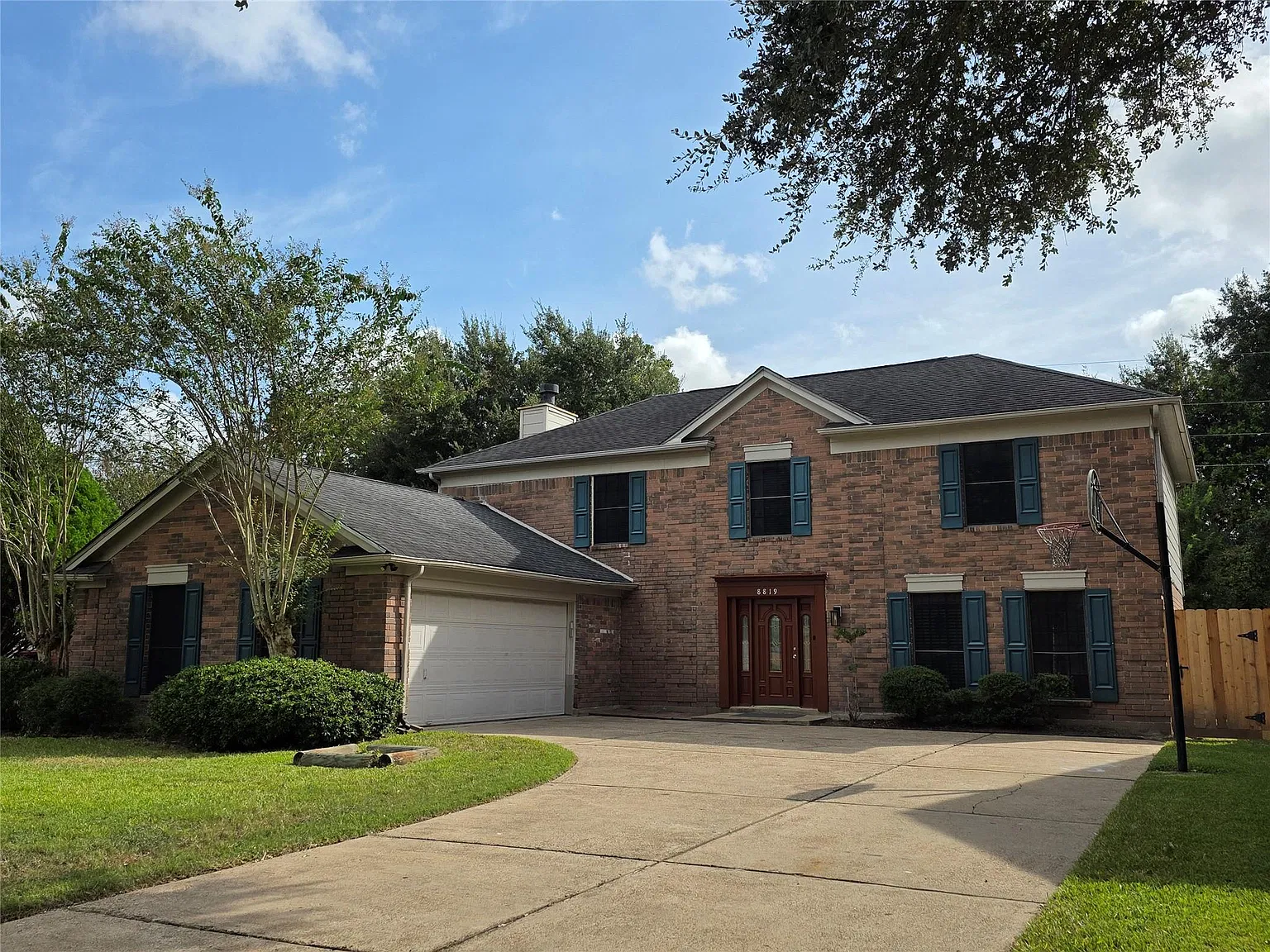 4 bed, 2.5 bath, 2637 sqft, $2,350 — Photo 1