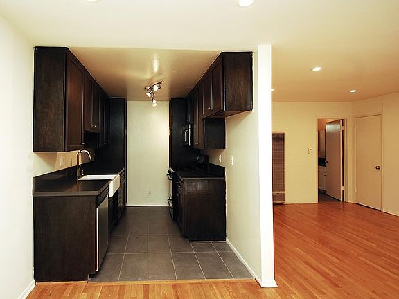 2nd image of 11545 Moorpark St #16