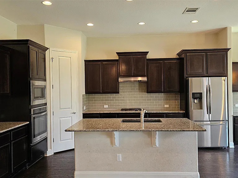 952 Wild Rose Dr — Photo 7