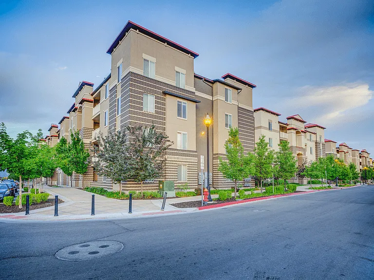 Avida Apartments — Photo 27