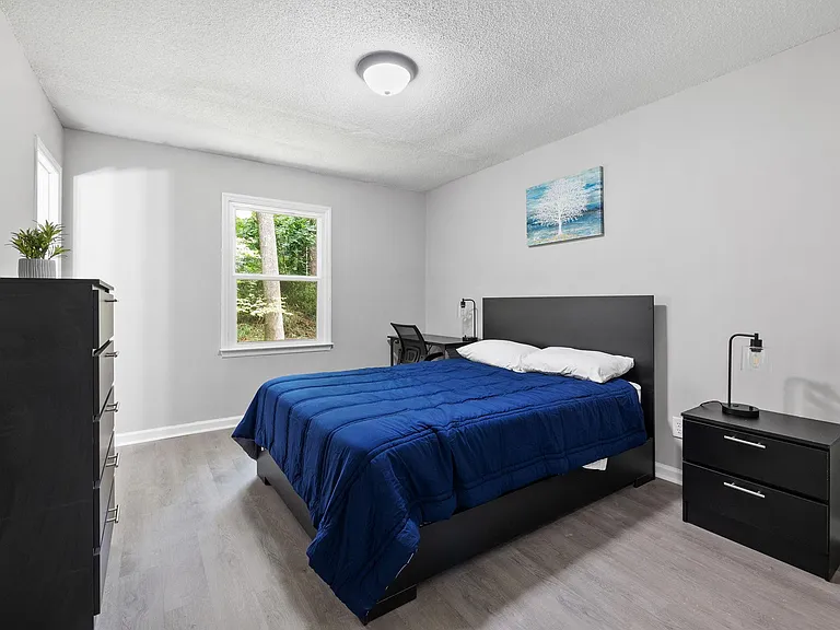 Longleaf Dr — Photo 1
