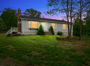 31 Chestnut St, Douglas, MA 01516